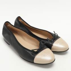 Pre Owned Chanel Black/Beige Leather CC Ballet Flats Size 40.5