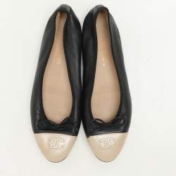 Pre Owned Chanel Black/Beige Leather CC Ballet Flats Size 40.5