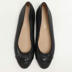 Pre Owned Chanel Black Leather and Patent Leather CC Ballet Flats Size 40.5