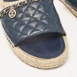 Pre Owned Chanel Navy Blue Quilted Leather CC Chain Link Espadrille Slides Size 37