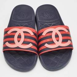 Pre Owned Chanel Navy Blue/Red Striped Rubber CC Slides Size 36