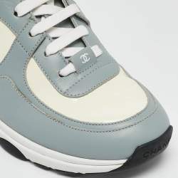 Pre Owned Chanel Blue/Cream Leather and Patent Leather CC Low Top Sneakers Size 40