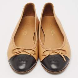 Pre Owned Chanel Beige/Black Leather CC Bow Ballet Flats Size 38.5
