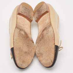 Pre Owned Chanel Beige/Black Leather CC Cap Toe Bow Ballet Flats Size 40