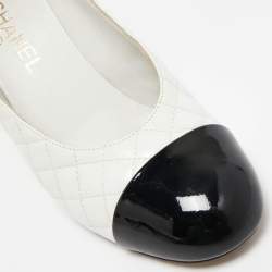 Pre Owned Chanel White/Black Quilted Leather and Patent Cap Toe CC Pumps Size 38.5