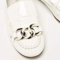 Pre Owned Chanel Off White Patent Leather Chain Embellished Smoking Loafers Size 39