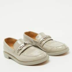 Pre Owned Chanel Light Grey Patent Leather Interlocking CC Logo Slip On Loafers Size 38.5