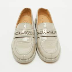 Pre Owned Chanel Light Grey Patent Leather Interlocking CC Logo Slip On Loafers Size 38.5