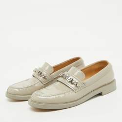 Pre Owned Chanel Light Grey Patent Leather Interlocking CC Logo Slip On Loafers Size 38.5
