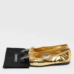 Pre Owned Chanel Gold/Black Patent and Leather CC Cap Toe Bow Ballet Flats Size 35.5