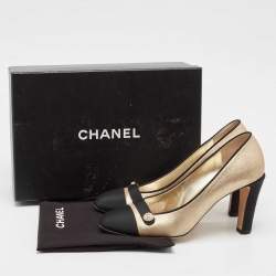 Pre Owned Chanel Metallic Gold/Black Suede and Grosgrain CC Pearl Cap Toe Pumps Size 40.5