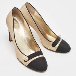 Pre Owned Chanel Metallic Gold/Black Suede and Grosgrain CC Pearl Cap Toe Pumps Size 40.5