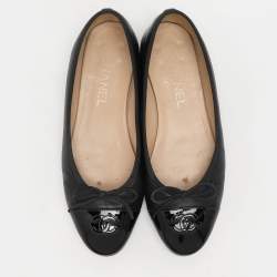 Pre Owned Chanel Black Leather and Patent Leather CC Ballet Flats Size 38.5