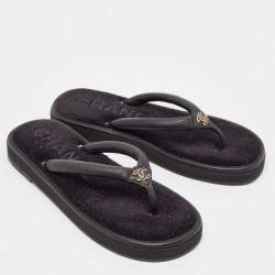 Pre Owned Chanel Black Leather CC Thong Flats Size 39
