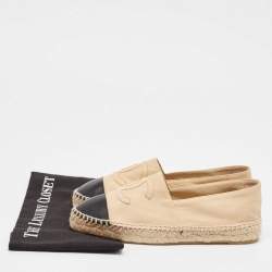 مملوكة مسبقًا Chanel Beige/Black Leather CC Cap Toe Espadrille Flats Size 39