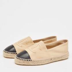 مملوكة مسبقًا Chanel Beige/Black Leather CC Cap Toe Espadrille Flats Size 39