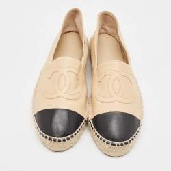 مملوكة مسبقًا Chanel Beige/Black Leather CC Cap Toe Espadrille Flats Size 39