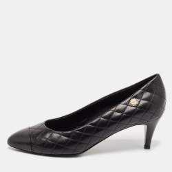 مملوكة مسبقًا Chanel Black Quilted Leather CC Cap Toe Pumps Size 39.5