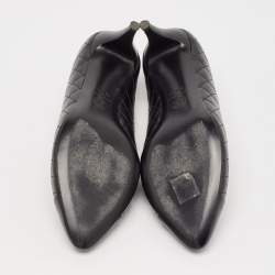 مملوكة مسبقًا Chanel Black Quilted Leather CC Cap Toe Pumps Size 39.5