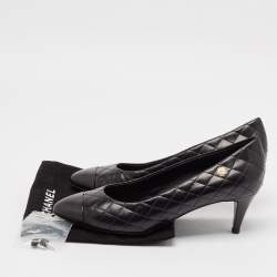 مملوكة مسبقًا Chanel Black Quilted Leather CC Cap Toe Pumps Size 39.5