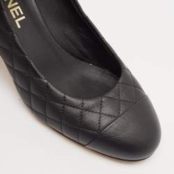 مملوكة مسبقًا Chanel Black Quilted Leather CC Cap Toe Pumps Size 38