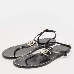 Pre Owned Chanel Black Patent and Leather CC Pearl Embellished Flat Thong Sandals Size 39.5
