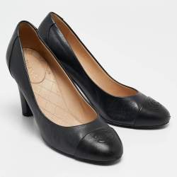 Pre Owned Chanel Navy Blue Leather CC Cap Toe Pumps Size 39