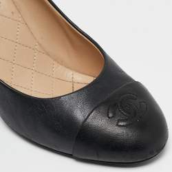 Pre Owned Chanel Navy Blue Leather CC Cap Toe Pumps Size 39