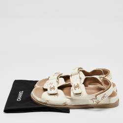 Pre Owned Chanel White/Beige Leather CC Logo Dad Flat Sandals Size 40