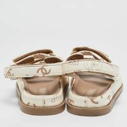 Pre Owned Chanel White/Beige Leather CC Logo Dad Flat Sandals Size 40