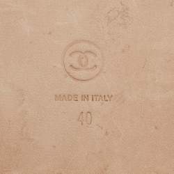 Pre Owned Chanel White/Beige Leather CC Logo Dad Flat Sandals Size 40