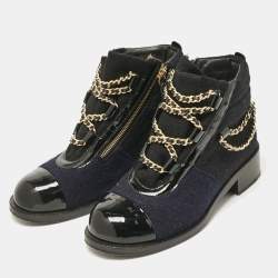 Pre Owned حذاء بوت للكاحل شانيل كومبات زخرفة لؤلؤ غطاء مقدمة سى سى جلد لامع وتويد متعدد الألوان مقاس 40