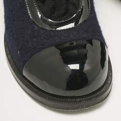 Pre Owned حذاء بوت للكاحل شانيل كومبات زخرفة لؤلؤ غطاء مقدمة سى سى جلد لامع وتويد متعدد الألوان مقاس 40