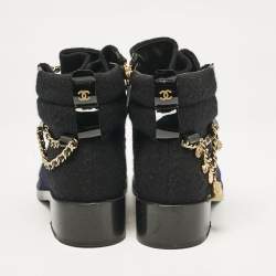 Pre Owned حذاء بوت للكاحل شانيل كومبات زخرفة لؤلؤ غطاء مقدمة سى سى جلد لامع وتويد متعدد الألوان مقاس 40