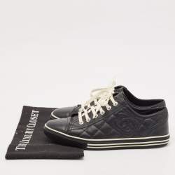 Pre Owned Chanel Black Quilted Leather CC Low Top Sneakers Size 37.5