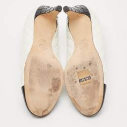 مملوكة مسبقًا Chanel White/Black Quilted Leather and Patent Cap Toe CC Pumps Size 36.5