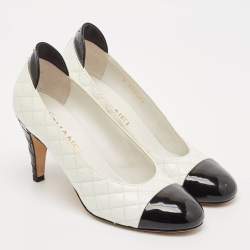 مملوكة مسبقًا Chanel White/Black Quilted Leather and Patent Cap Toe CC Pumps Size 36.5