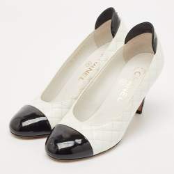 مملوكة مسبقًا Chanel White/Black Quilted Leather and Patent Cap Toe CC Pumps Size 36.5
