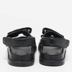 مملوكة مسبقًا Chanel Black Quilted Leather CC Dad Sandals Size 37.5