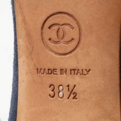 Pre Owned Chanel Blue Leather and Suede CC Cap Toe Pumps Size 38.5