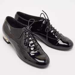 Pre Owned Chanel Black Patent Leather CC Lace Up Oxfords Size 38.5