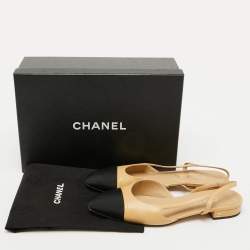 Pre Owned Chanel Beige/Black Leather and Fabric CC Cap Toe Flat Slingback Sandals Size 39.5