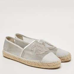 Pre Owned Chanel Metallic Silver Mesh And Fabric CC Cap Toe Espadrilles Flats Size 40