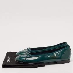 Pre Owned Chanel Dark Green Patent Leather CC Ballet Flats Size 37