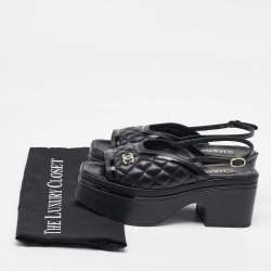 مملوكة مسبقًا Chanel Black Quilted Leather and Patent Leather CC Platform Slingback Sandals Size 37