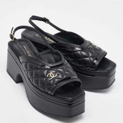 مملوكة مسبقًا Chanel Black Quilted Leather and Patent Leather CC Platform Slingback Sandals Size 37