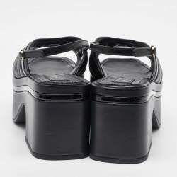 مملوكة مسبقًا Chanel Black Quilted Leather and Patent Leather CC Platform Slingback Sandals Size 37