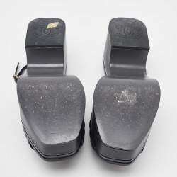 مملوكة مسبقًا Chanel Black Quilted Leather and Patent Leather CC Platform Slingback Sandals Size 37