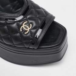 مملوكة مسبقًا Chanel Black Quilted Leather and Patent Leather CC Platform Slingback Sandals Size 37