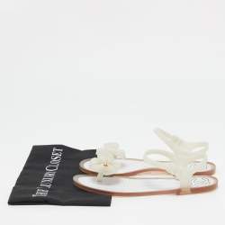 مملو�كة مسبقًا Chanel CC Camellia Size 37 White Jelly Thong Flat Sandals